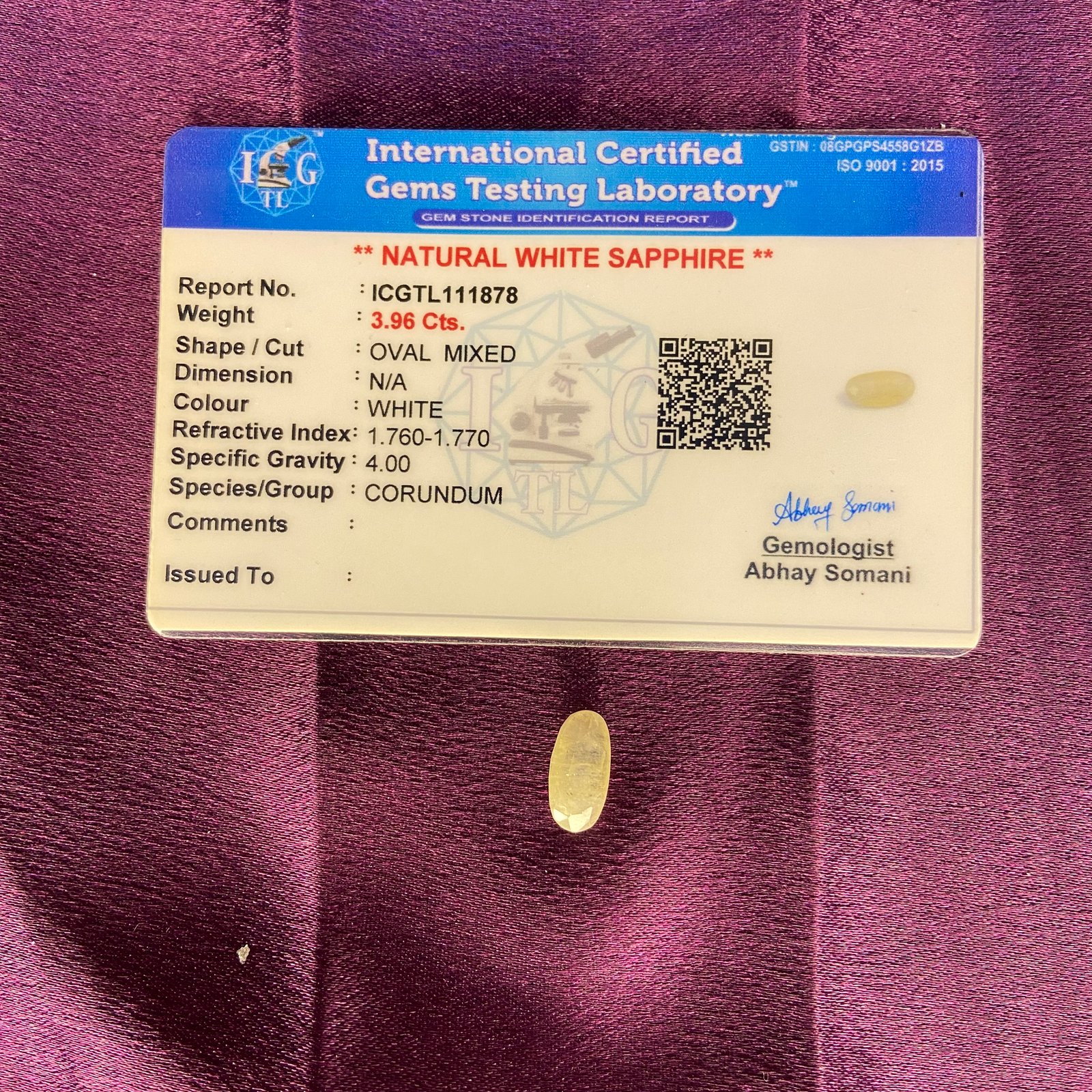 White supphire (व्हाइट पुखराज) 3.96 Cts